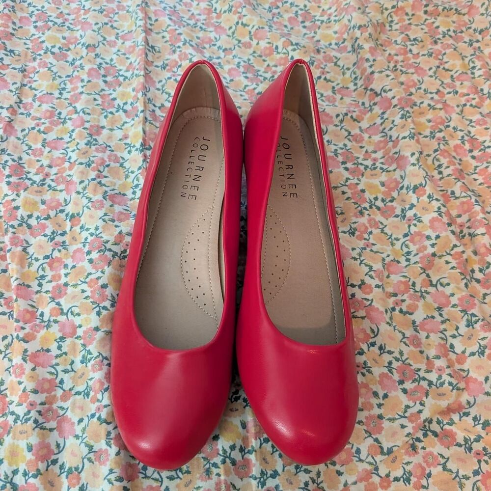 Journee Collection Women's Red Courts